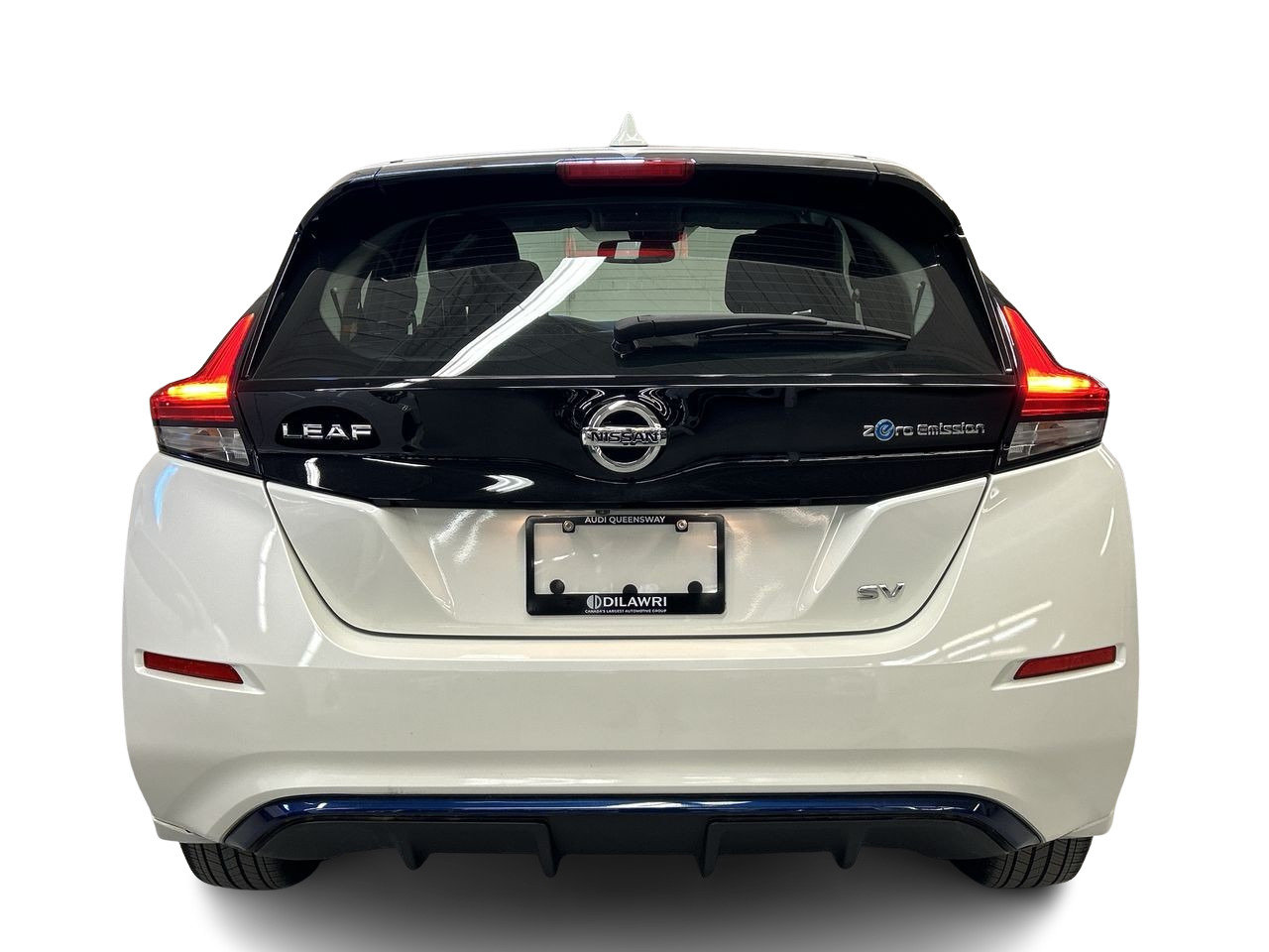 Used 2018 Two-tone White Pearl w/ Super Black Roof Nissan SV image 8
