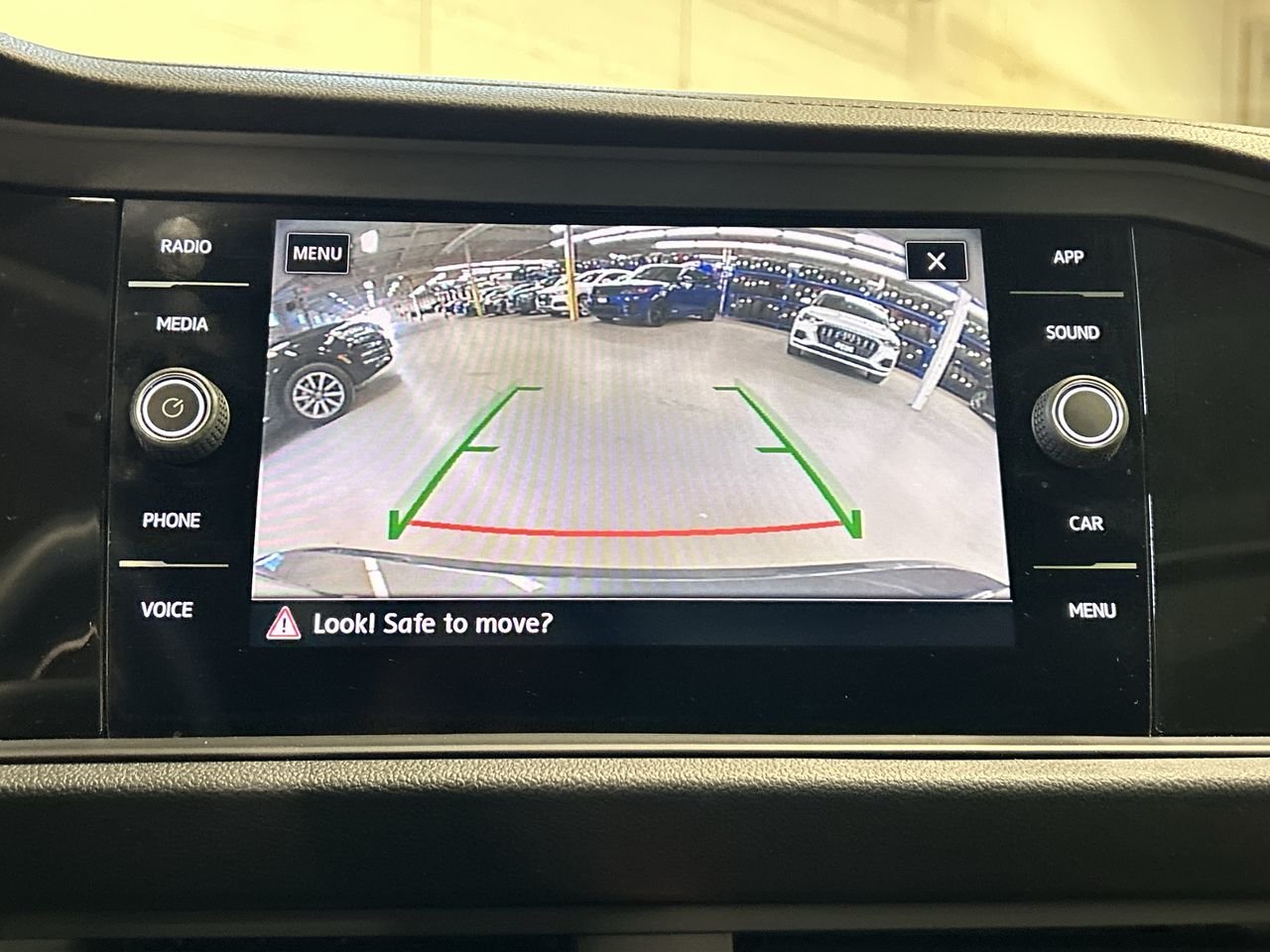 Used 2020 Platinum Grey Met Volkswagen Highline image 25
