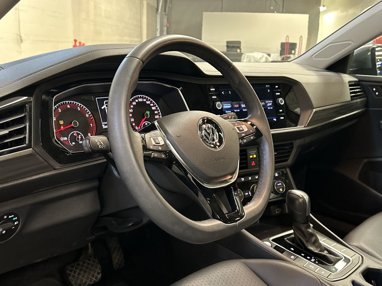 Used 2020 Platinum Grey Met Volkswagen Highline image 22