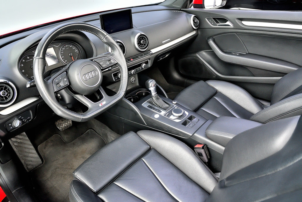 Certified Used 2018 ROUGE TANGO MÉTALLISÉ Audi Progressiv / S-Line / Ensemble Superieur / Carplay image 2