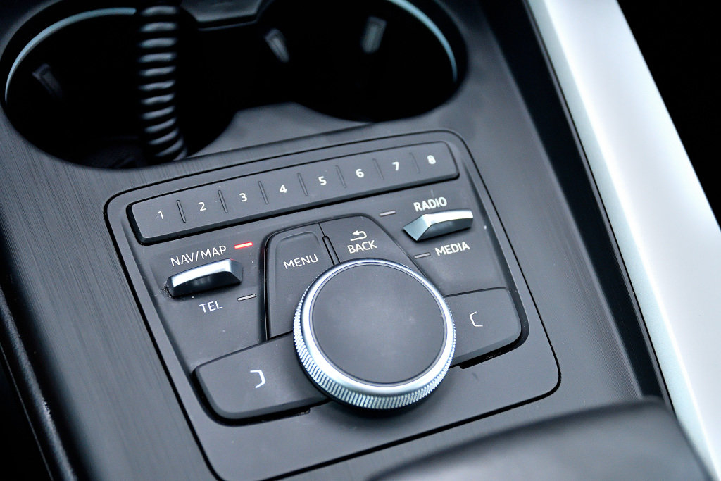 Certified Used 2019 BLANC Audi Komfort / Ensemble Commodités / Carplay image 25