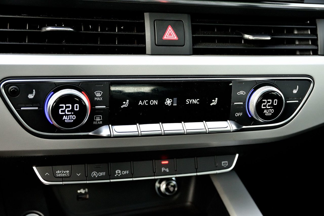 Certified Used 2020 NOIR BRILLANT Audi Komfort / Ensemble Commodit&eacute;s / Apple Carplay image 24