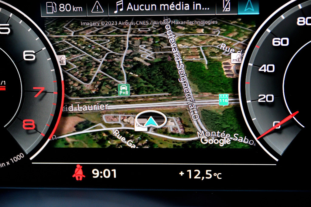 Certified Used 2023 NOIR MYTHOS METALLISE Audi Progressiv / Navigation / Toit Ouvrant / Carplay image 23