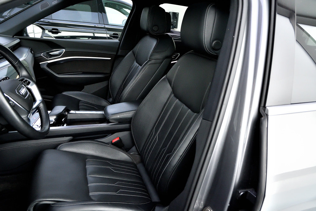 Certified Used 2019 GRIS TYPHON Audi Technik / Ensemble Luxe / Aide &Agrave; La Conduite image 18