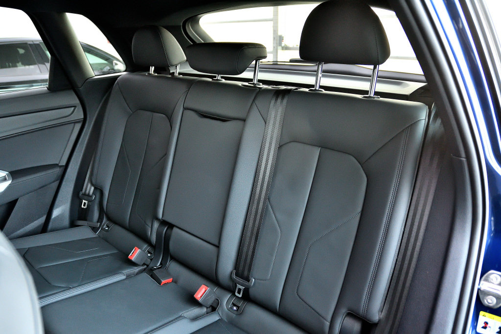 Certified Used 2022 BLEU NAVARRA MÉTALLISÉ Audi Komfort / Quattro / Edition Vorspung / Carplay image 17