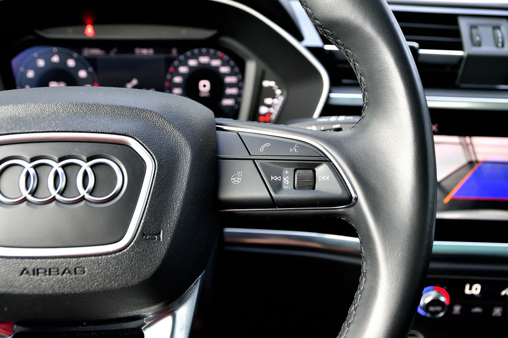 Certified Used 2022 ARGENT FLEURET MÉTALLISÉ Audi Komfort Edition Vorspung / Black Optics / Carplay image 26