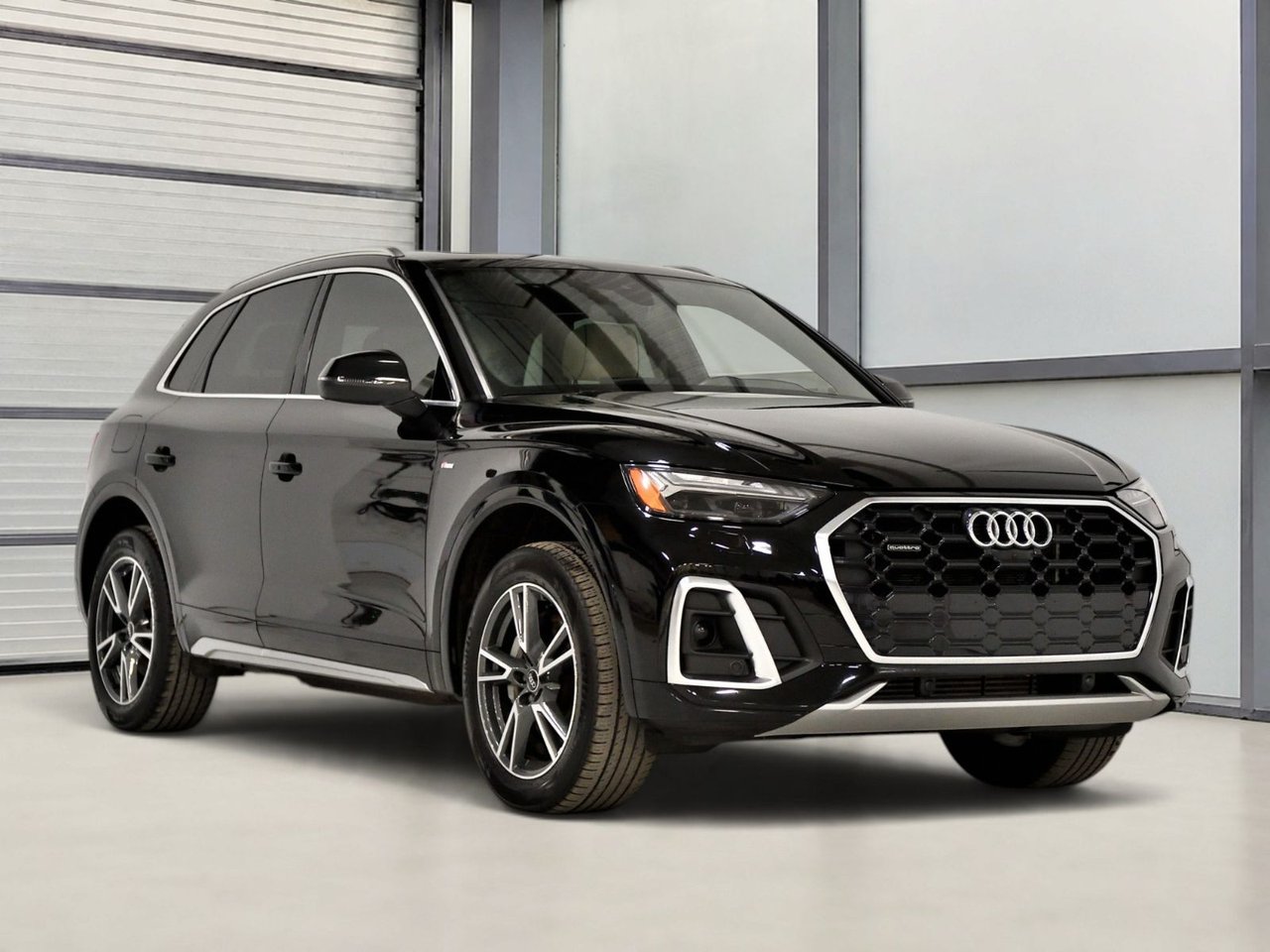 Black 2023 Audi Q5 Hybrid Plug-in SUV / Crossover Automatic