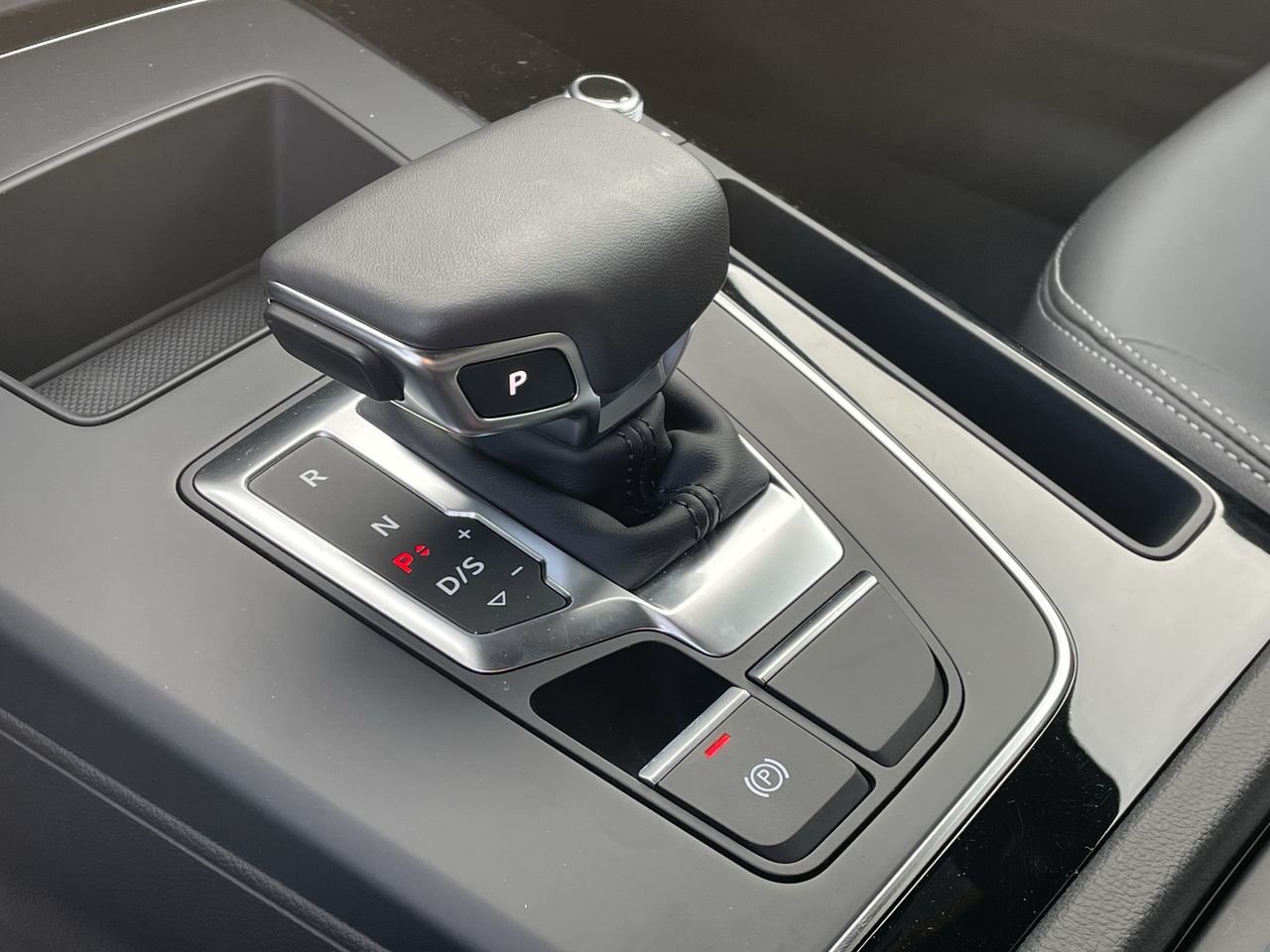 New 2023 Ibis white Audi Komfort 40 TFSI quattro image 27