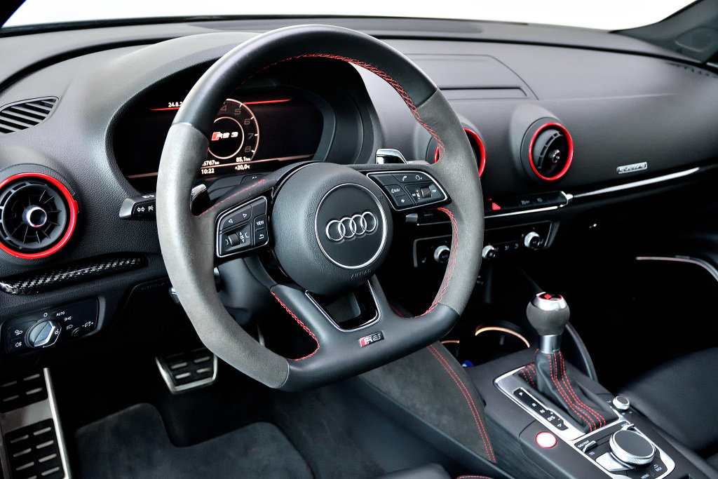 Certified Used 2019 GRIS DAYTONA Audi Black Optics / Sport Exhaust / RS Design / Carplay image 2