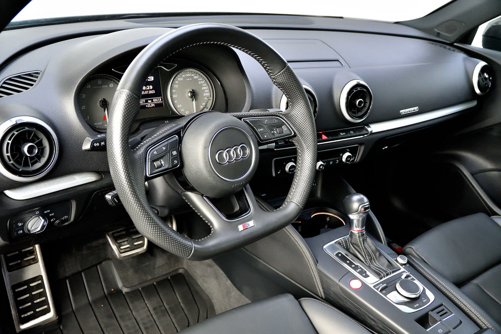 Certified Used 2019 SILVER Audi Progressiv / Black Optics / Ensemble Superieur image 10