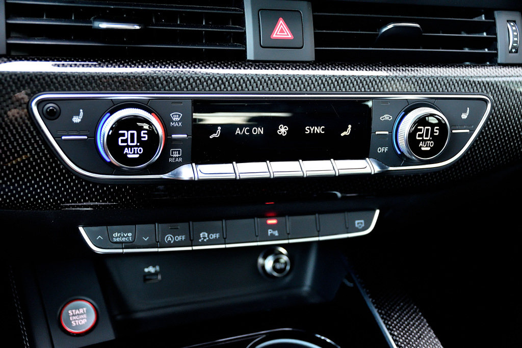 Certified Used 2020 NOIR Audi Technik / Black Optics / Carplay / Carbone / B&O image 26