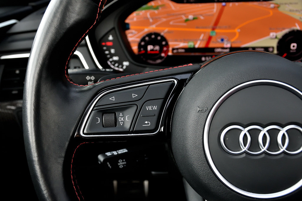 Certified Used 2019 NOIR MYTHOS METALLISE Audi Technik / Quattro / Aide À La Conduite / Carplay image 27
