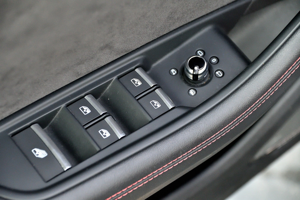 Certified Used 2019 NOIR MYTHOS METALLISE Audi Technik / Quattro / Aide À La Conduite / Carplay image 11