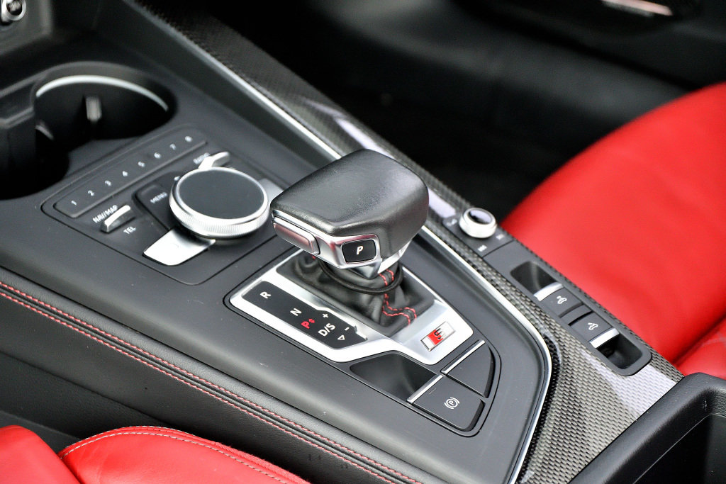 Certified Used 2019 NOIR MYTHOS METALLISE Audi Technik / Quattro / Aide À La Conduite / Carplay image 10