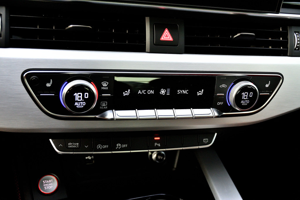 Certified Used 2020 White Audi Progressiv / Navigation / Aide A La Conduite image 23