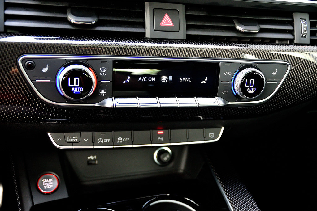 Certified Used 2022 VERT DISTRICT MÉTALLISÉ Audi Progressiv / Black Optics / Carbone / Carplay image 17
