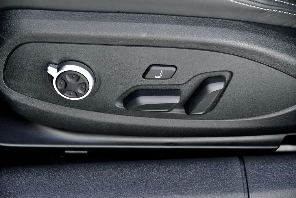 Certified Used 2022 VERT DISTRICT MÉTALLISÉ Audi Progressiv / Black Optics / Carbone / Carplay image 24