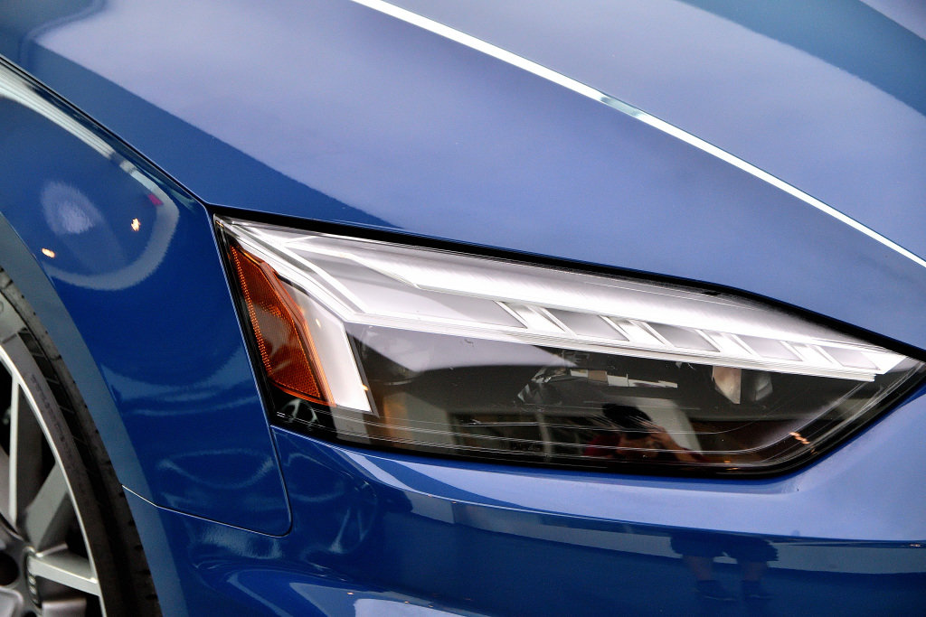 Certified Used 2023 BLEU ASCARI M&Eacute;TALLIS&Eacute; Audi Progressiv / Black Optics / Sport Exhaust image 3