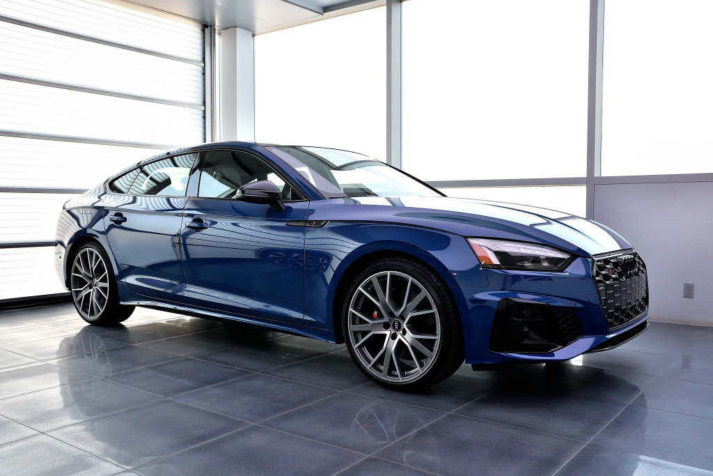 Certified Used 2023 BLEU ASCARI M&Eacute;TALLIS&Eacute; Audi Progressiv / Black Optics / Sport Exhaust image 6