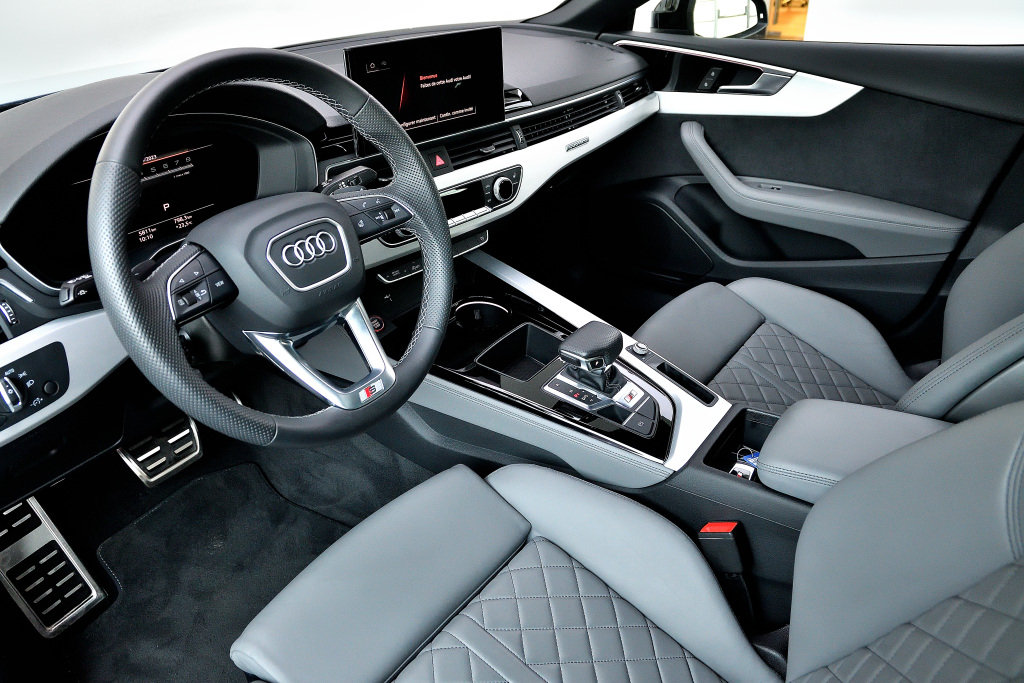 Certified Used 2023 BLEU ASCARI M&Eacute;TALLIS&Eacute; Audi Progressiv / Black Optics / Sport Exhaust image 10