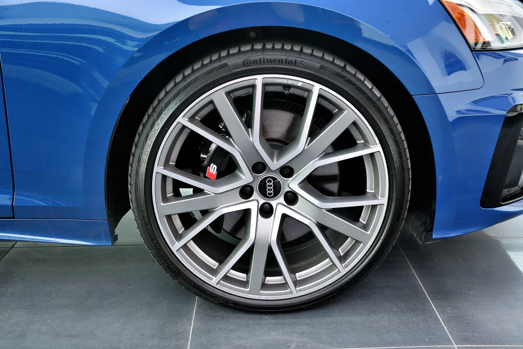 Certified Used 2023 BLEU ASCARI M&Eacute;TALLIS&Eacute; Audi Progressiv / Black Optics / Sport Exhaust image 7