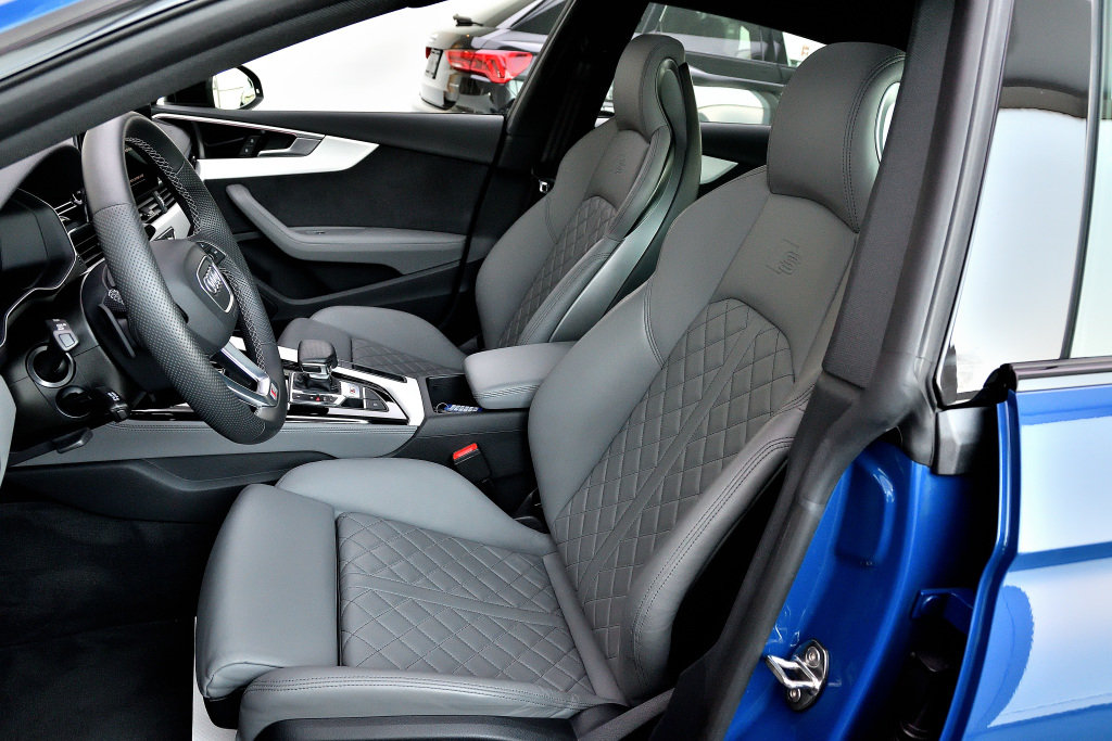 Certified Used 2023 BLEU ASCARI M&Eacute;TALLIS&Eacute; Audi Progressiv / Black Optics / Sport Exhaust image 14