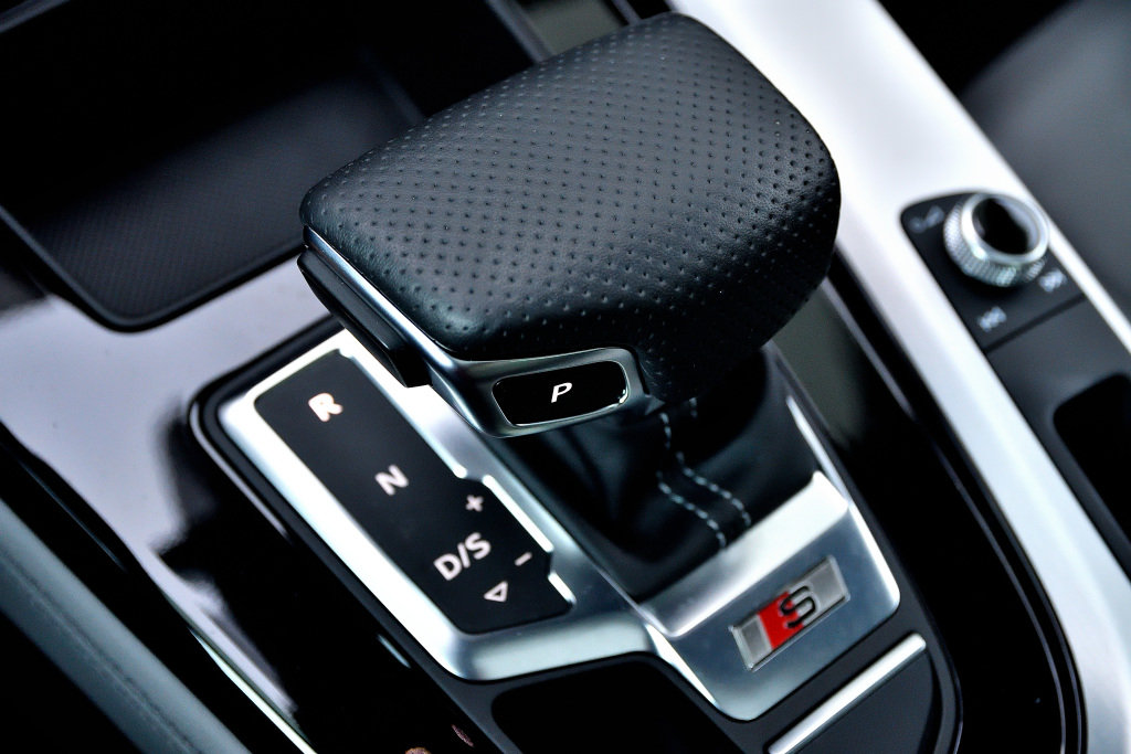 Certified Used 2023 BLEU ASCARI M&Eacute;TALLIS&Eacute; Audi Progressiv / Black Optics / Sport Exhaust image 11