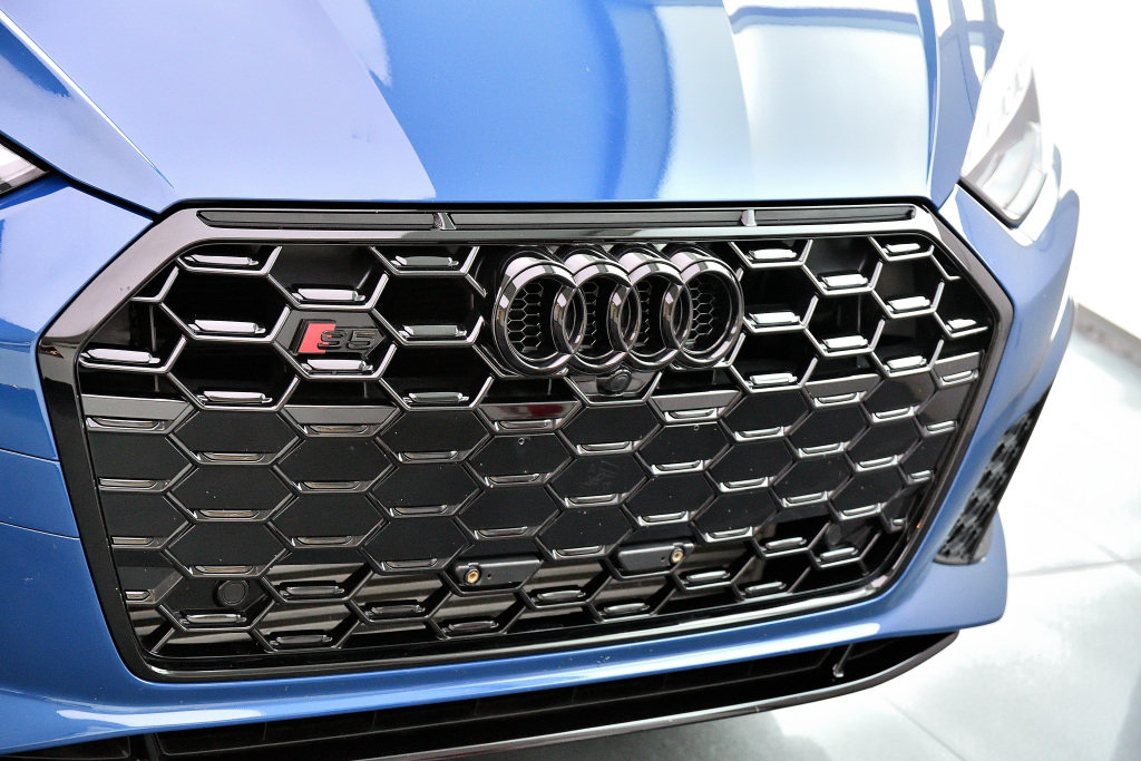 Certified Used 2023 BLEU ASCARI M&Eacute;TALLIS&Eacute; Audi Progressiv / Black Optics / Sport Exhaust image 4