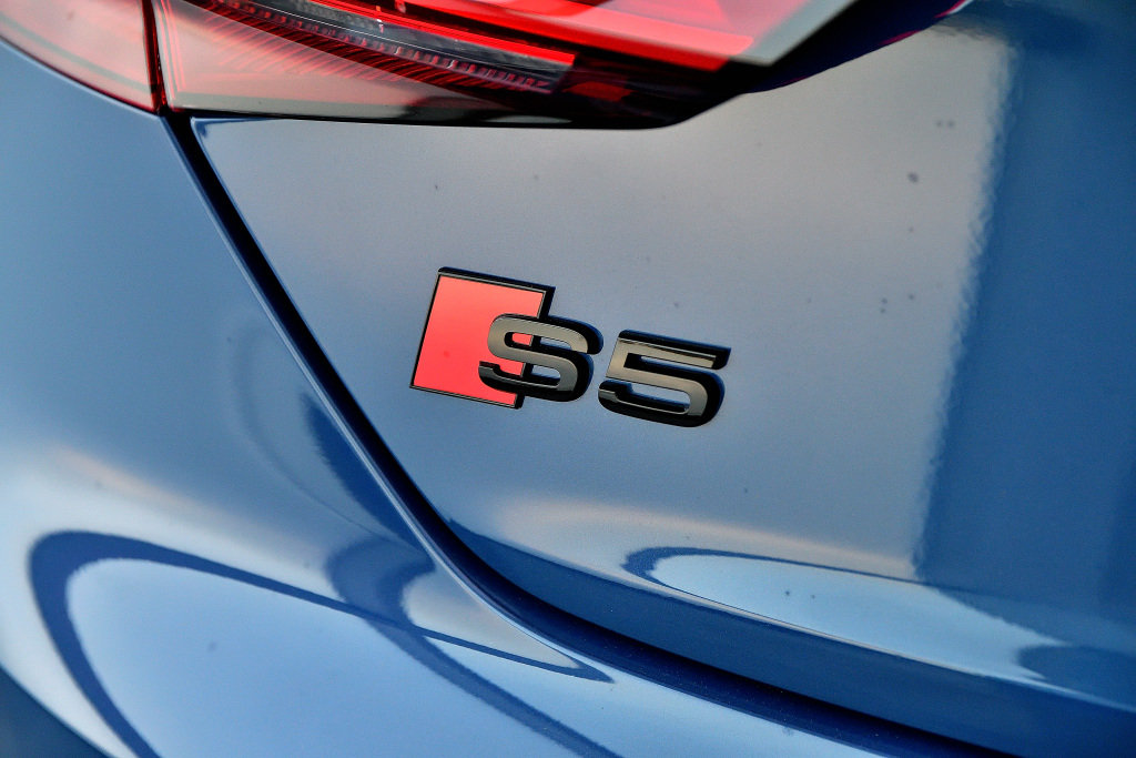 Certified Used 2023 BLEU ASCARI M&Eacute;TALLIS&Eacute; Audi Progressiv / Black Optics / Sport Exhaust image 9