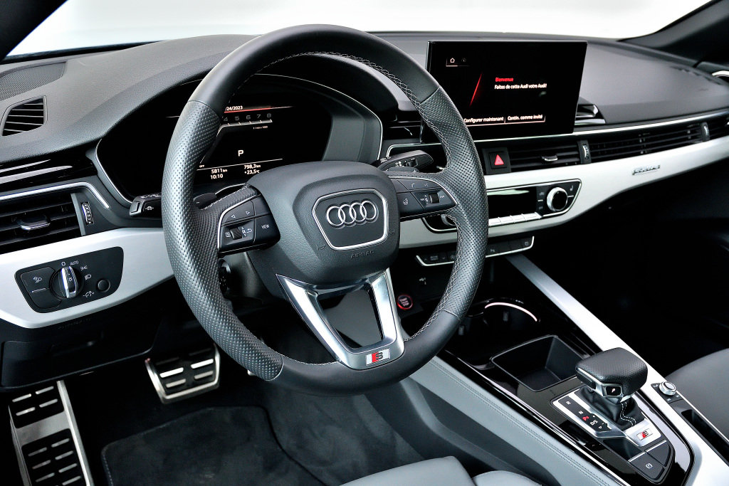 Certified Used 2023 BLEU ASCARI M&Eacute;TALLIS&Eacute; Audi Progressiv / Black Optics / Sport Exhaust image 2