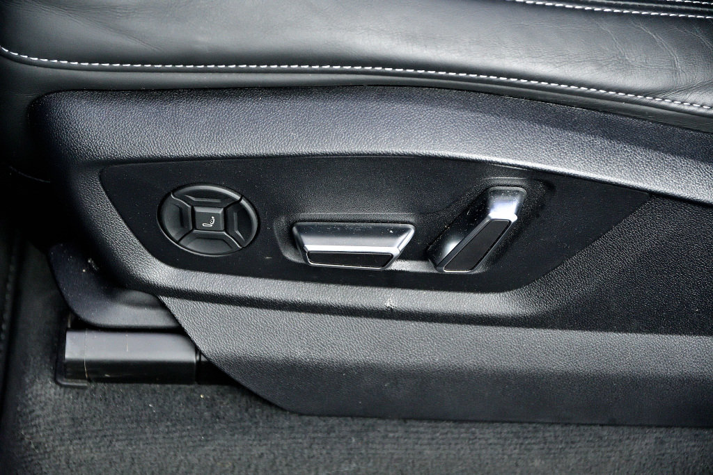 Certified Used 2021 NOIR Audi V8 4.0T / Black Optics / Aide A La Conduite / B&O image 13
