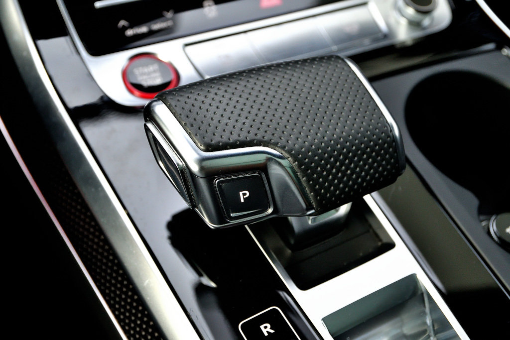 Certified Used 2021 NOIR Audi V8 4.0T / Black Optics / Aide A La Conduite / B&O image 24
