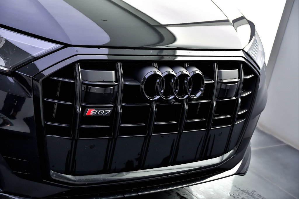 Certified Used 2021 NOIR Audi V8 4.0T / Black Optics / Aide A La Conduite / B&O image 4
