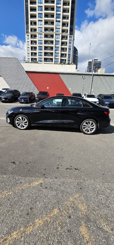 Certified Used 2022 Brilliant black Audi KOMFORT image 5