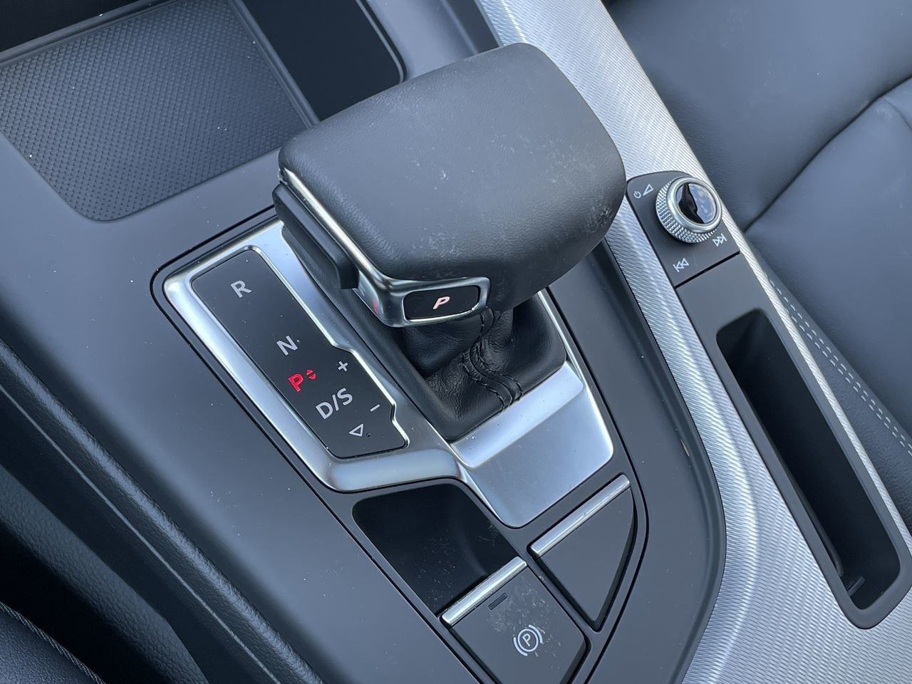 New 2023 Navarra blue metallic Audi Progressiv image 28