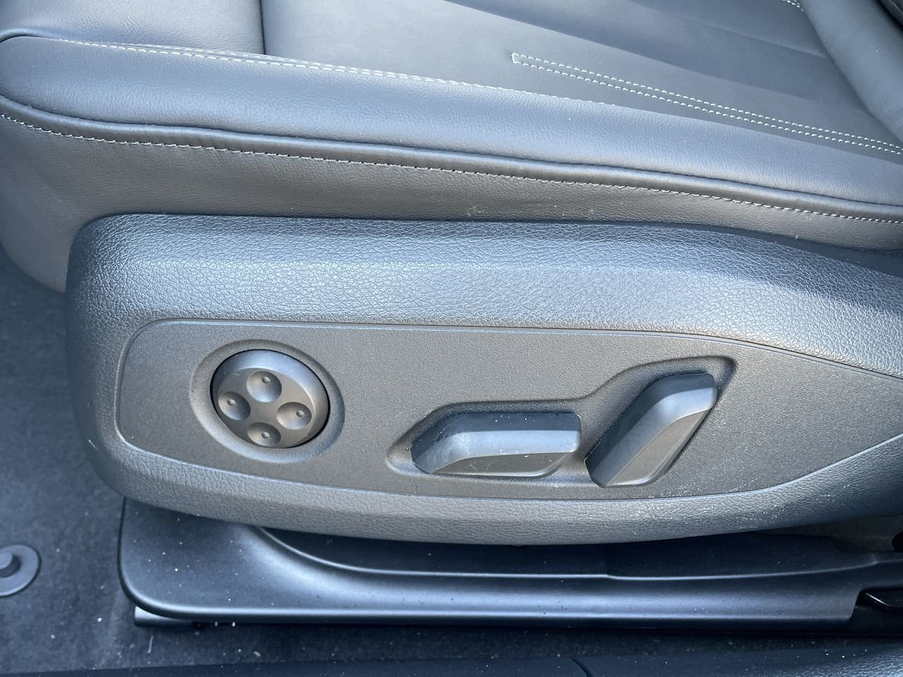 New 2023 Navarra blue metallic Audi Progressiv image 20