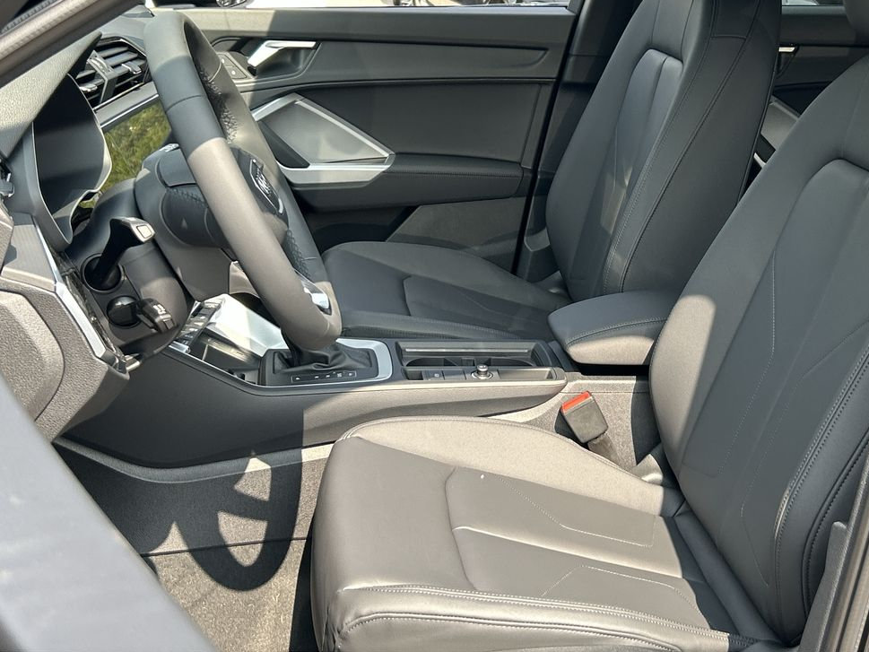 New 2023 Mythos black metallic Audi Komfort 45 TFSI quattro image 18