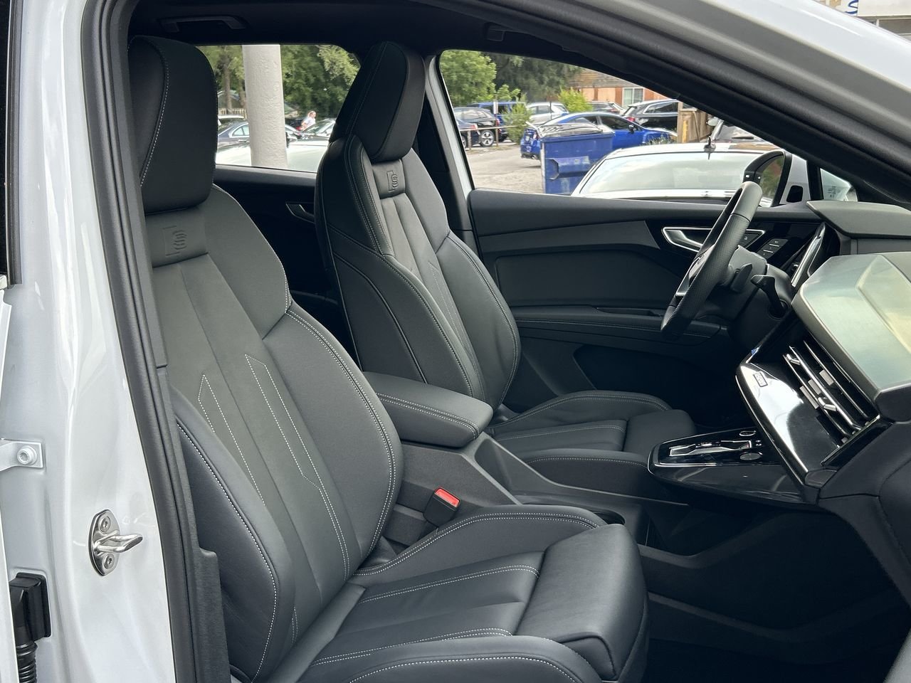 New 2023 Glacier white metallic Audi 50 quattro image 33
