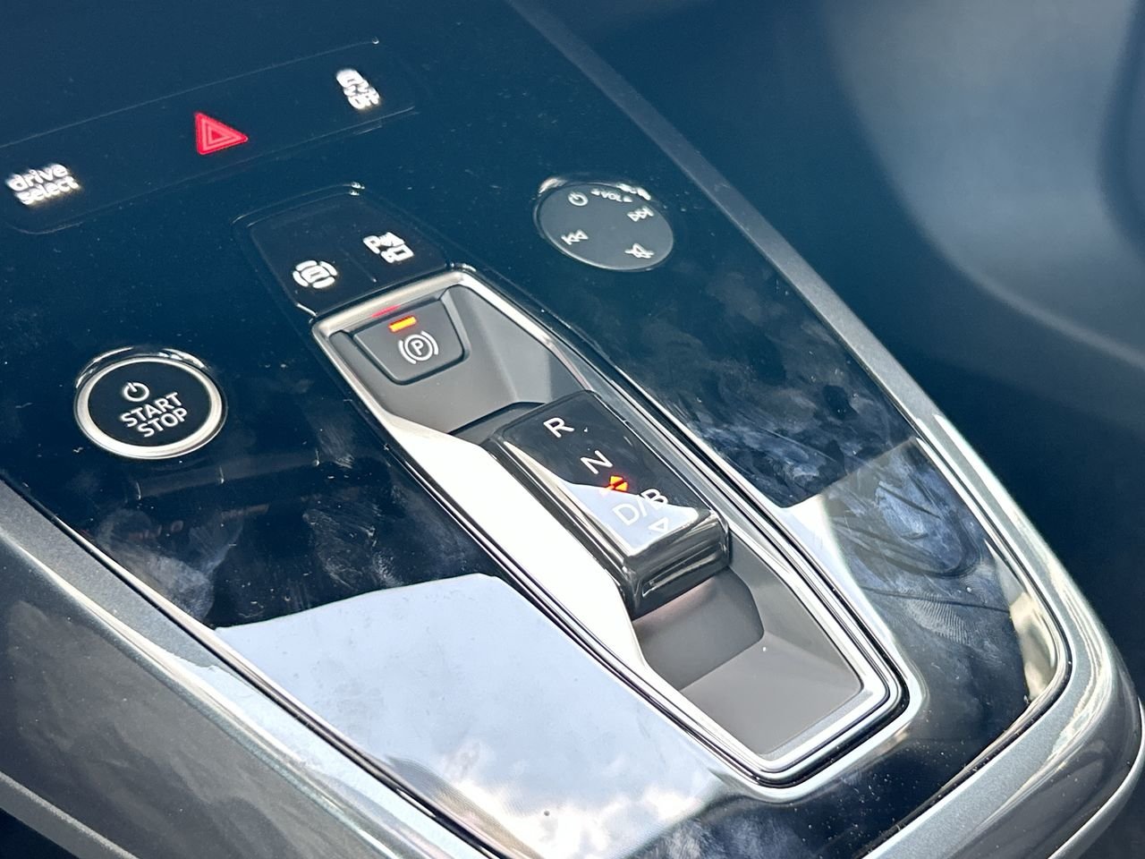 New 2023 Glacier white metallic Audi 50 quattro image 28