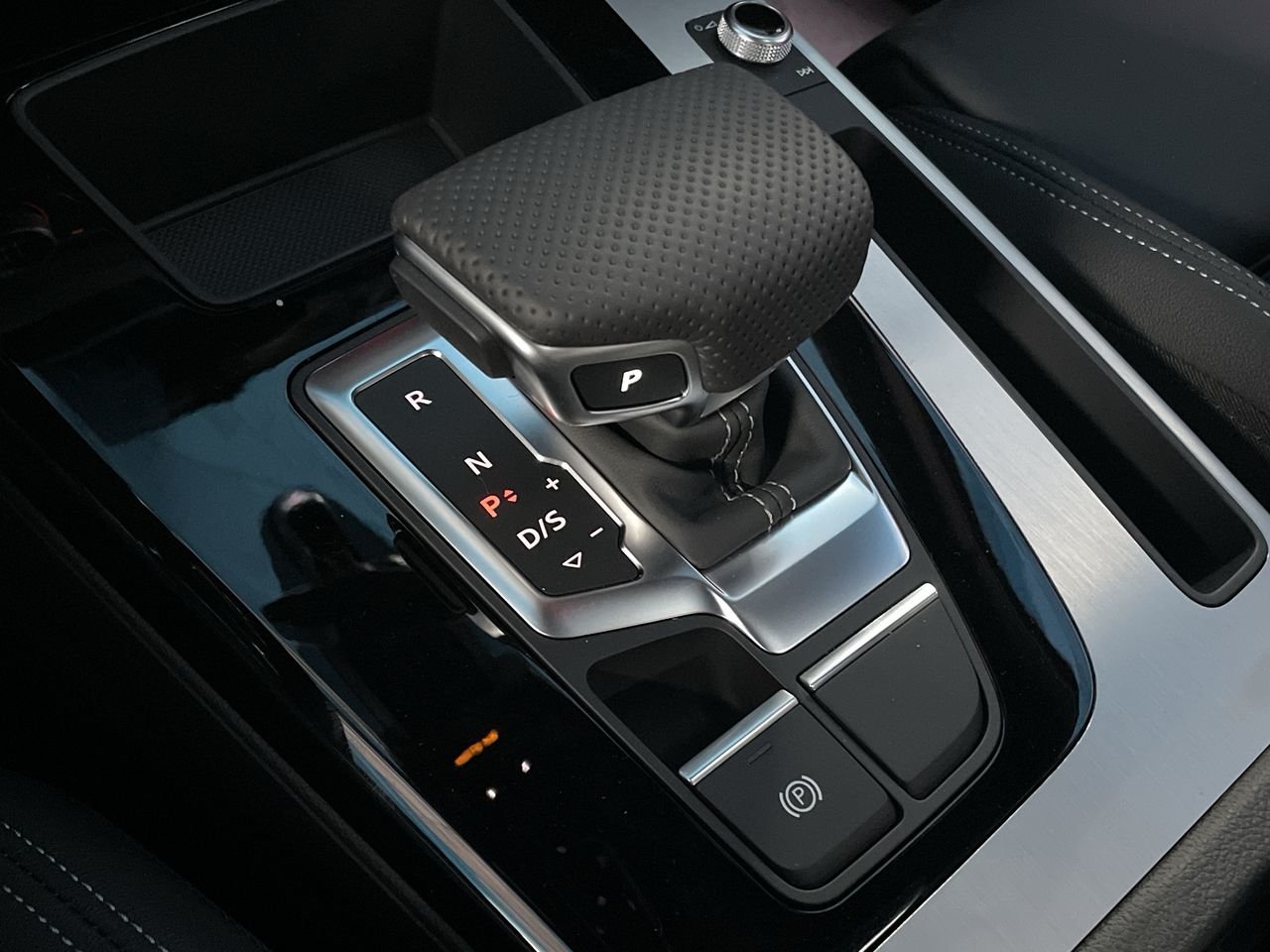 New 2023 Navarra blue metallic Audi Technik 45 TFSI quattro image 28