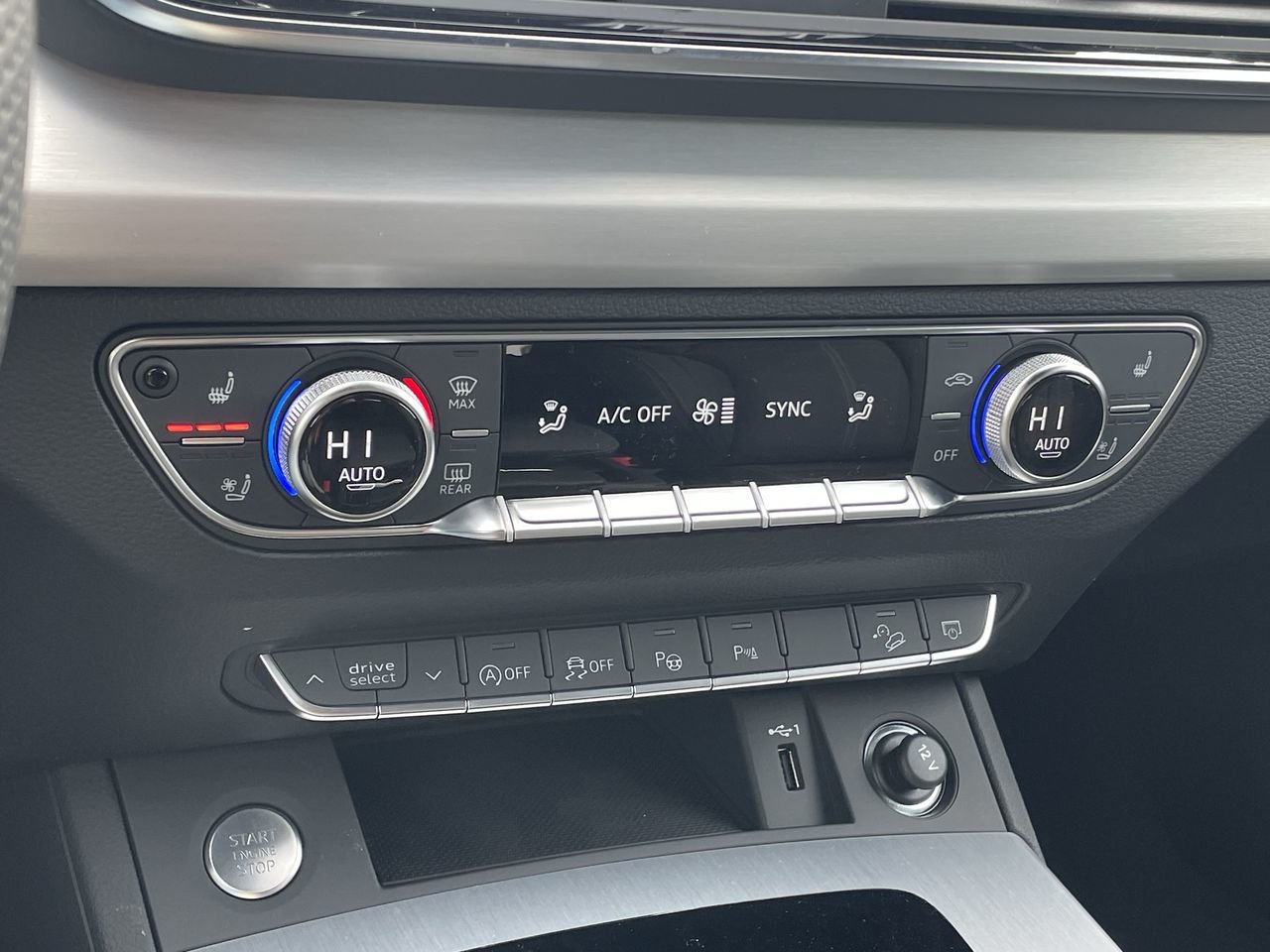 New 2023 Ibis white Audi Technik 45 TFSI quattro image 27