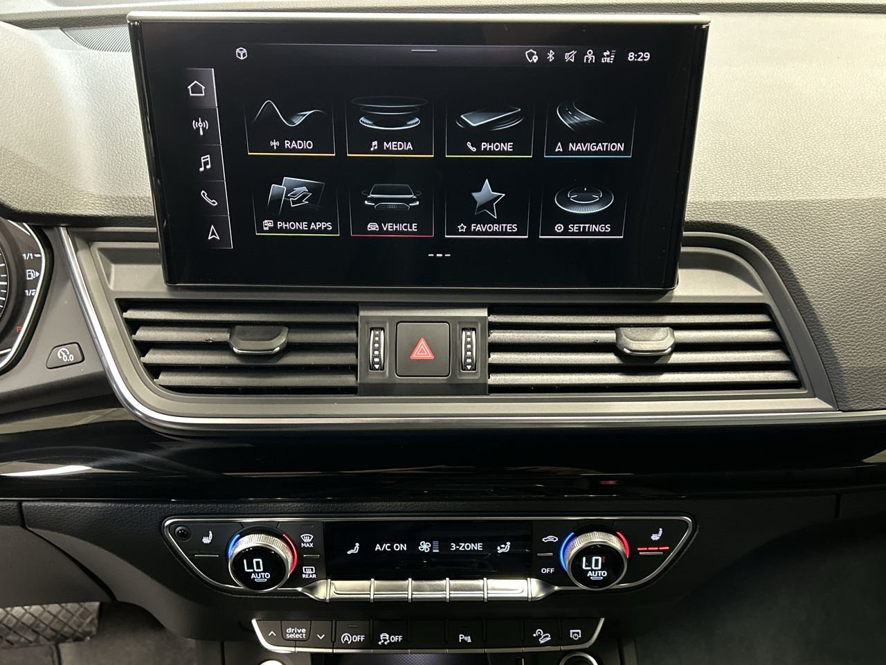 New 2023 Brilliant black Audi Komfort 45 TFSI quattro image 30