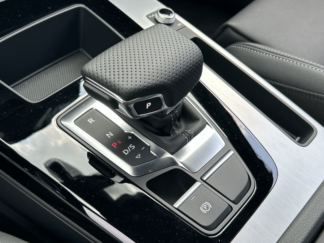 New 2023 Ibis white Audi Technik 45 TFSI quattro image 28