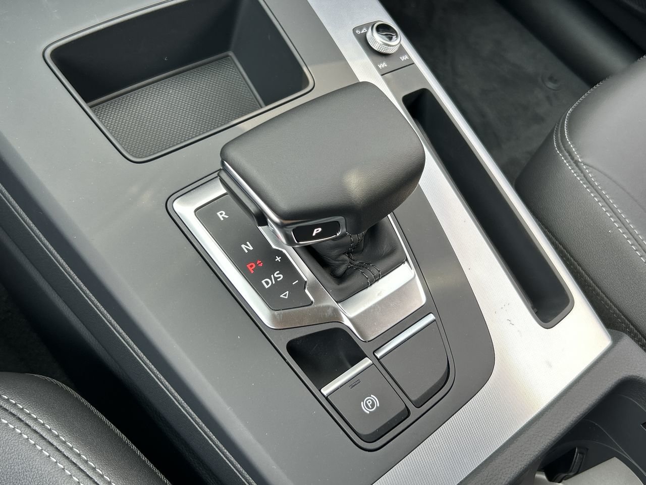 New 2023 Mythos black metallic Audi Technik 45 TFSI quattro image 28