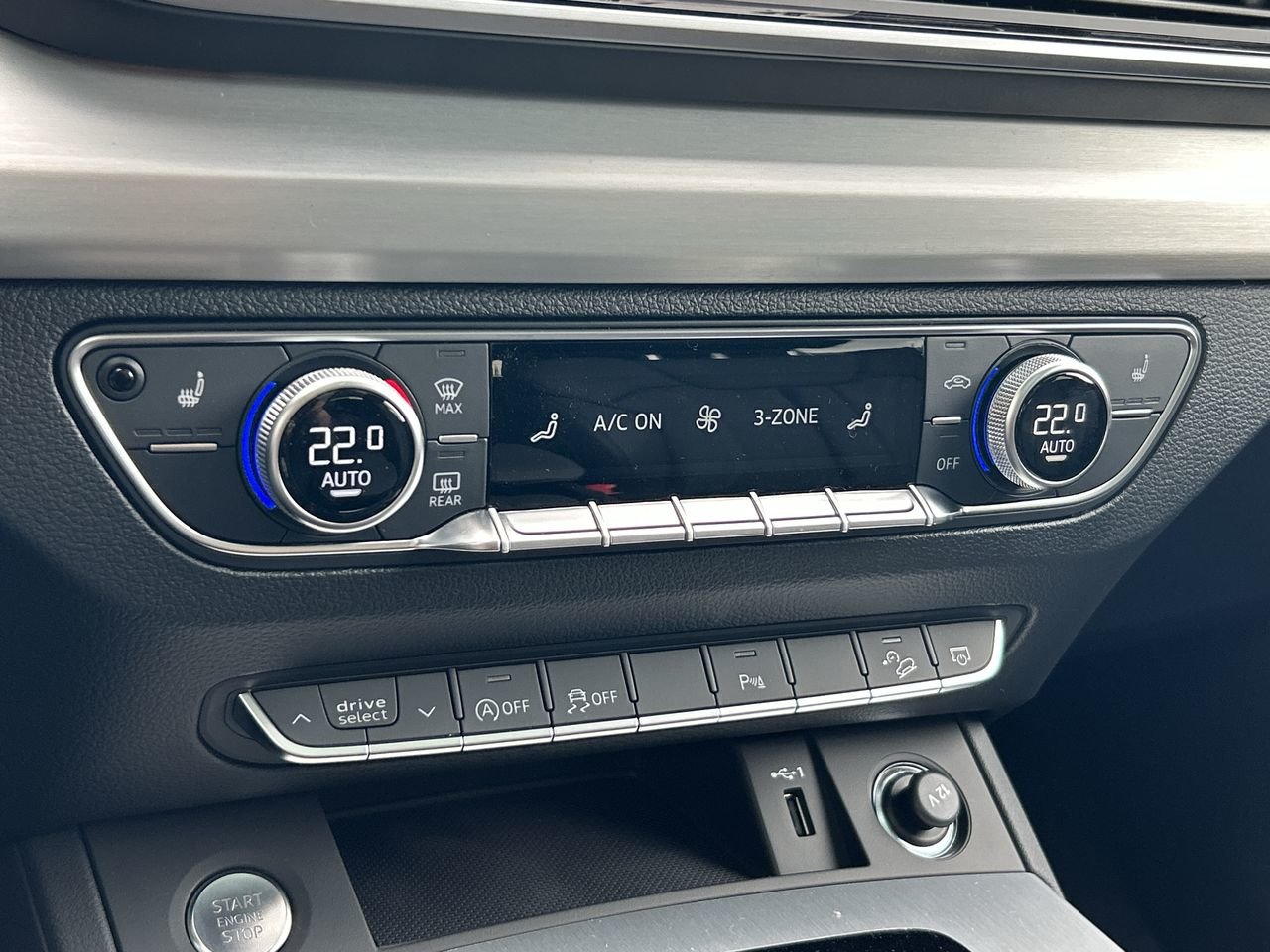 New 2023 Navarra blue metallic Audi Progressiv 45 TFSI quattro image 27