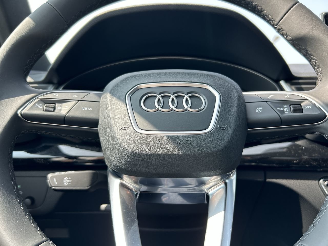 New 2023 Brilliant black Audi Komfort 40 TFSI quattro image 18