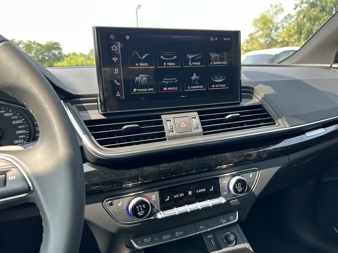 New 2023 Brilliant black Audi Komfort 40 TFSI quattro image 24