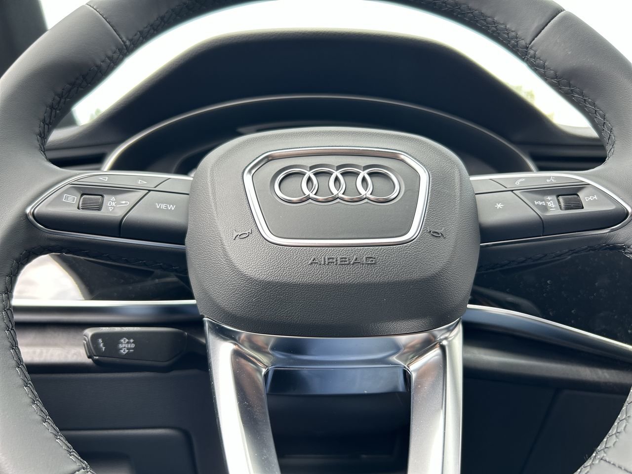 New 2023 Mythos black metallic Audi Komfort 55 TFSI quattro image 22