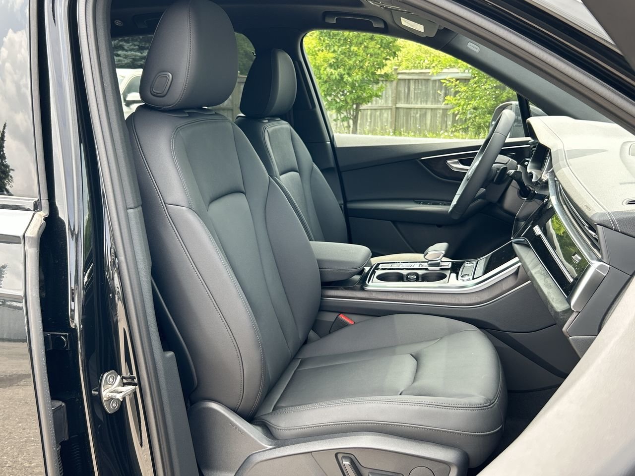 New 2023 Mythos black metallic Audi Komfort 55 TFSI quattro image 32