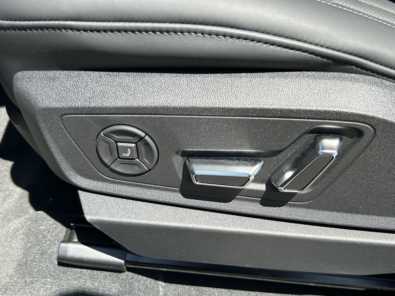 New 2024 Mythos Black metallic / Pearl effect Audi Quattro image 20